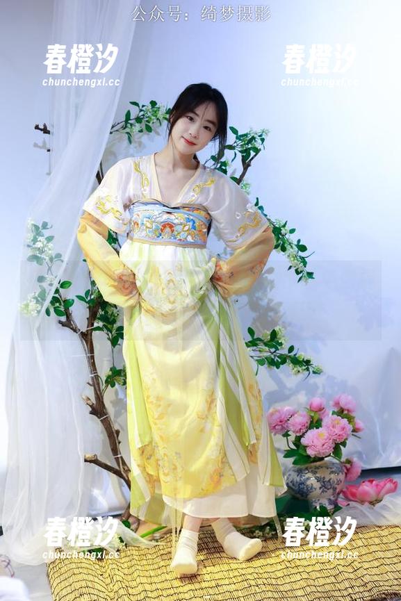 绮梦摄影 - 连衣裙出镜，白韵作品免费提供新灵感，期待股市崩溃那天！