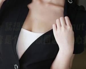 美媛馆 - 就想拖着唐琪儿Beauty的红裙，全套是个迷，原图也让我心痒痒。