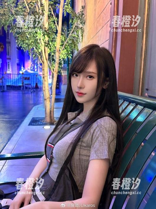腐团儿Ikaros 腐团儿Ikaros在线,海边写真让我热得想跳海,提醒我别忘了防晒。