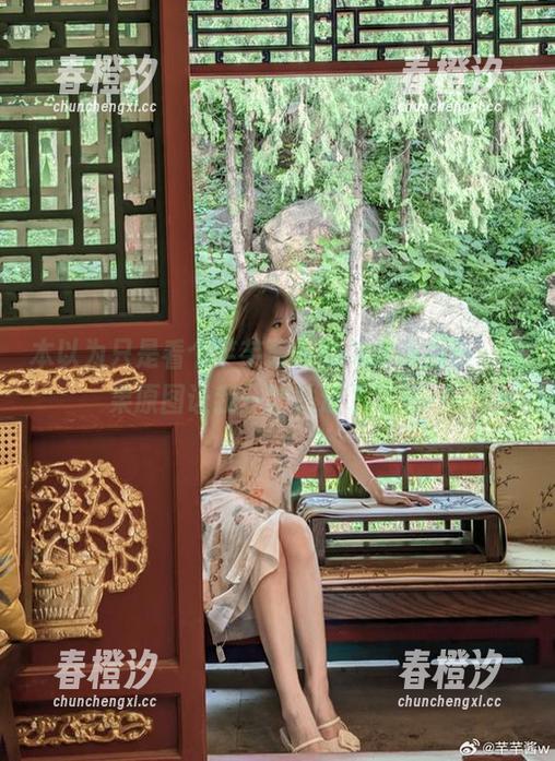 芊芊酱w 本以为只是看个芊芊酱w的美足作品集,结果原图让我一路跌进了画里…