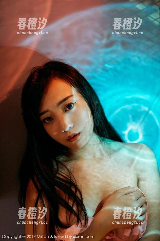 蜜桃社 - 免费听说，只要一张吊带，美绪就把我俘获了。