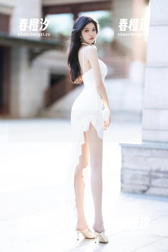 语画界 - 梦心玥在泳装写真里的小妙招，分享给还在发愁选哪套的你