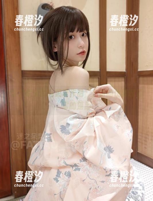 迷之呆梨的高跟鞋作品，走路的优雅和日常的蹩脚