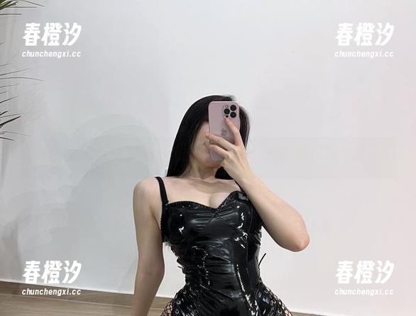 微密圈 - 铁锤姐姐，私拍新挑战：如何驾驭黑与红？