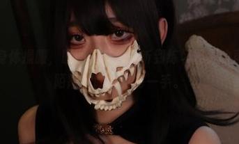 观看这身体操服，原图里仿佛能听到练习器械的声音——陌陌咕咕咕真有一手。