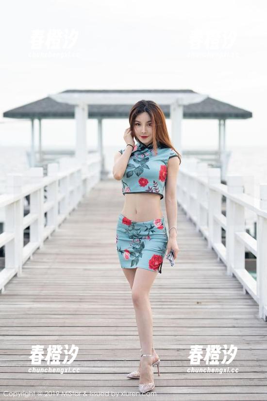 魅妍社-Olivia童安琪 魅妍社 - 写真集里的棉袜魔力:Olivia童安琪的选择让我想起那双旧袜