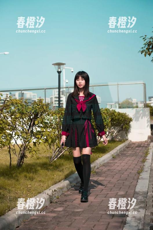 魔镜街拍 - 不止工作：婷婷的定制黑丝OL图集里暗藏的小趣味